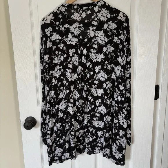 Lane Bryant Black White Floral Blouse Women's Size 22-24‎ Flowy Long-Sleeve - Picture 2 of 7